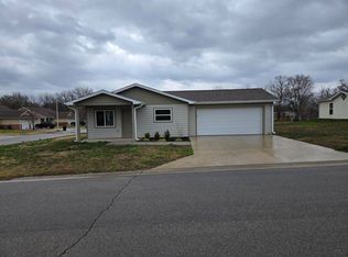 1704 N 2nd St, Neodesha, KS 66757