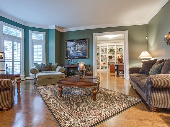 5th image of 705 Braxton Ct