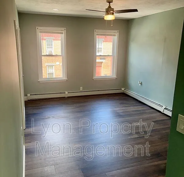 1 Grant Ave #2R — Photo 3