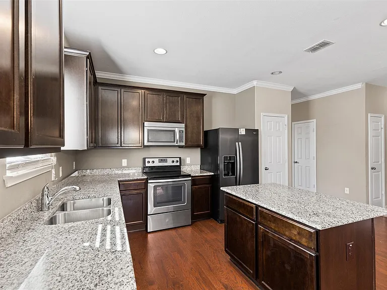 2904 Whispering Pine Blvd — Photo 7