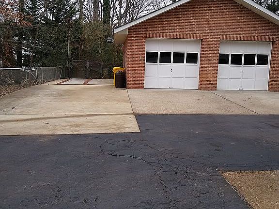 Detached garage