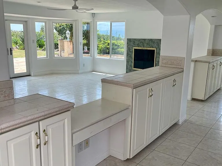 1148 Colina Vis — Photo 3
