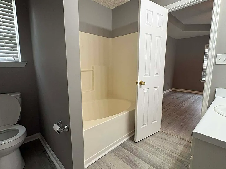 4902 Larkspur Ln — Photo 11