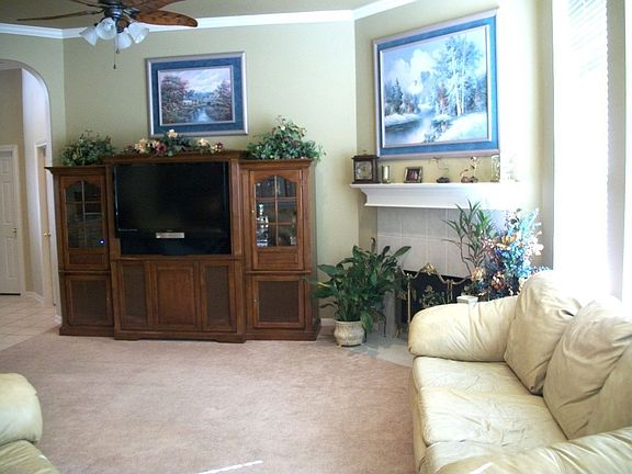 Den w//corner fireplace