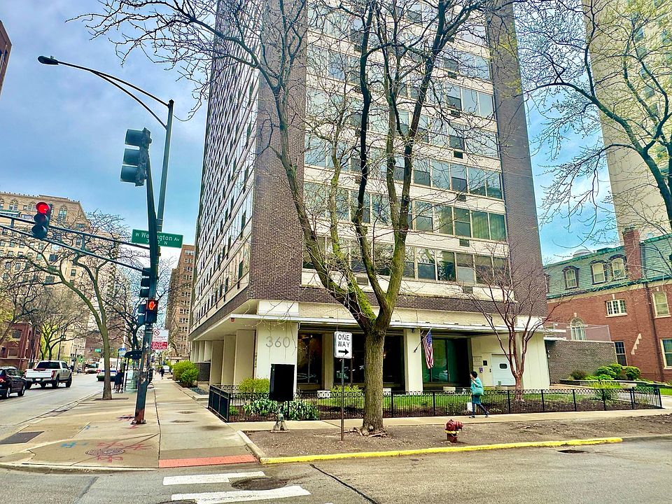 1st image of 360 W Wellington Ave APT 15D