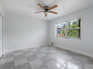 925 S Pine St, Lake Worth, FL 33460