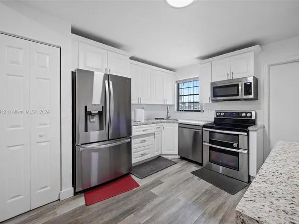 4654 NW 93rd Ter, Sunrise, FL 33351