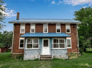 8949 Pearson Rd, Middleport, NY 14105