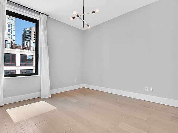 5th image of 2218 Jackson Ave Unit Penthouse 6