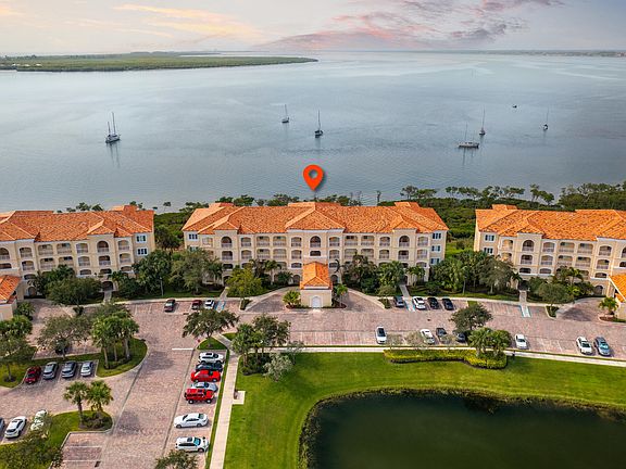 4th image of 23 Harbour Isles Drive W #106