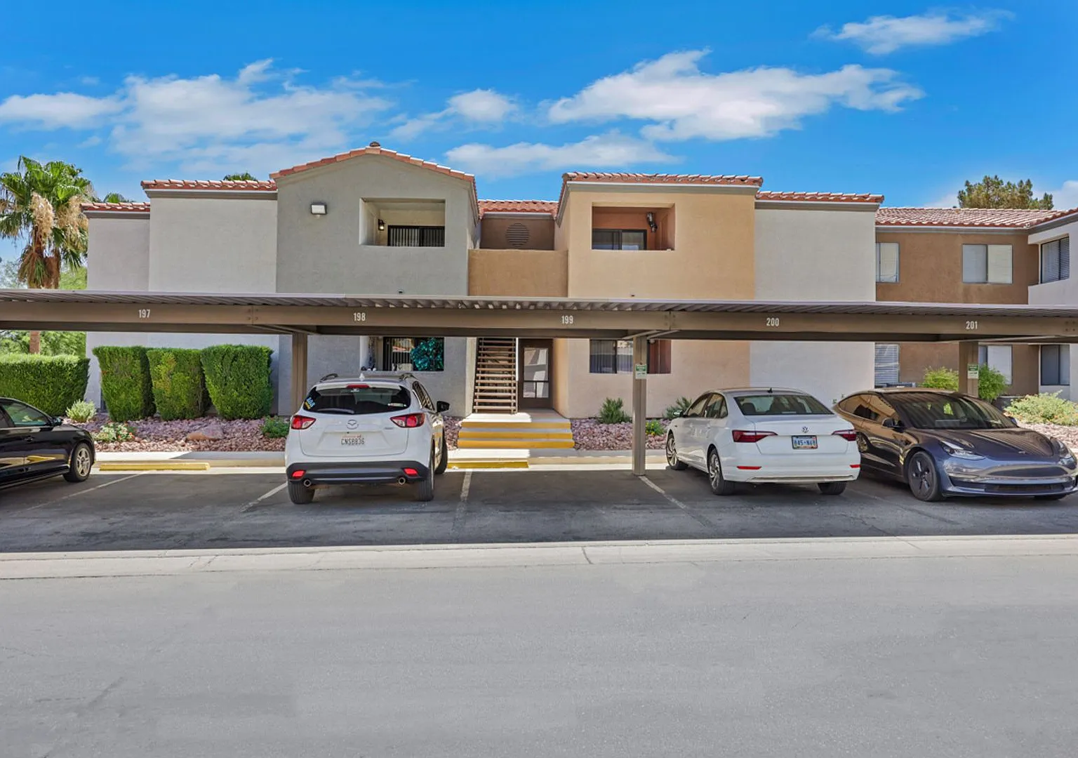 Upgraded 2 bedroom in gated community — Photo 1