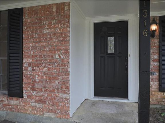 4th image of 1316 Lark Ln