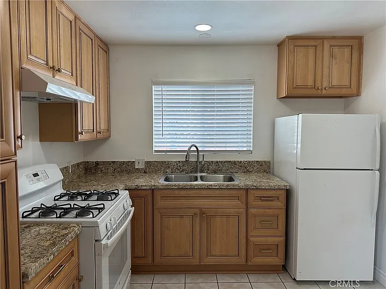 607 E Olive Ave — Photo 8