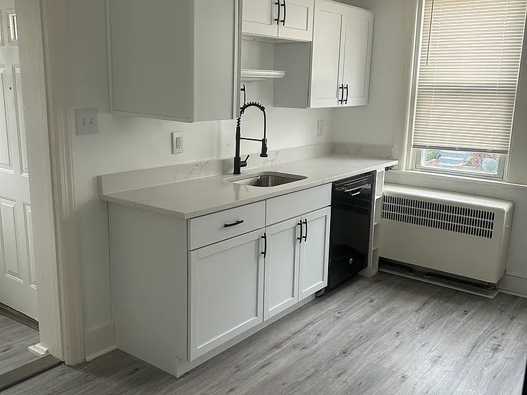 17 W 40th St #1 — Photo 1