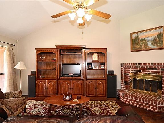 5th image of 736 Teakwood Dr