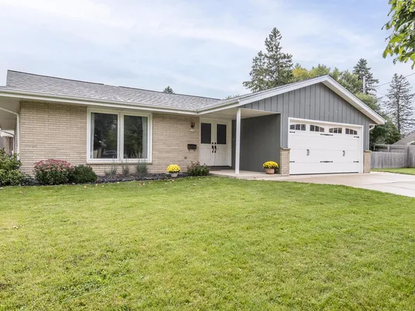 1134 Sunset LANE, Grafton, WI 53024