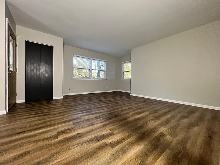 214 E Arrowhead St — Photo 11