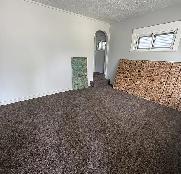 12315 Revere Ave — Photo 3