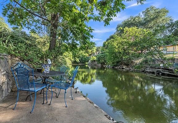 3rd image of 3810 Silver Creek Ct