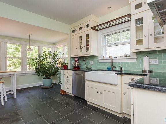3rd image of 5849 Garden Park Dr