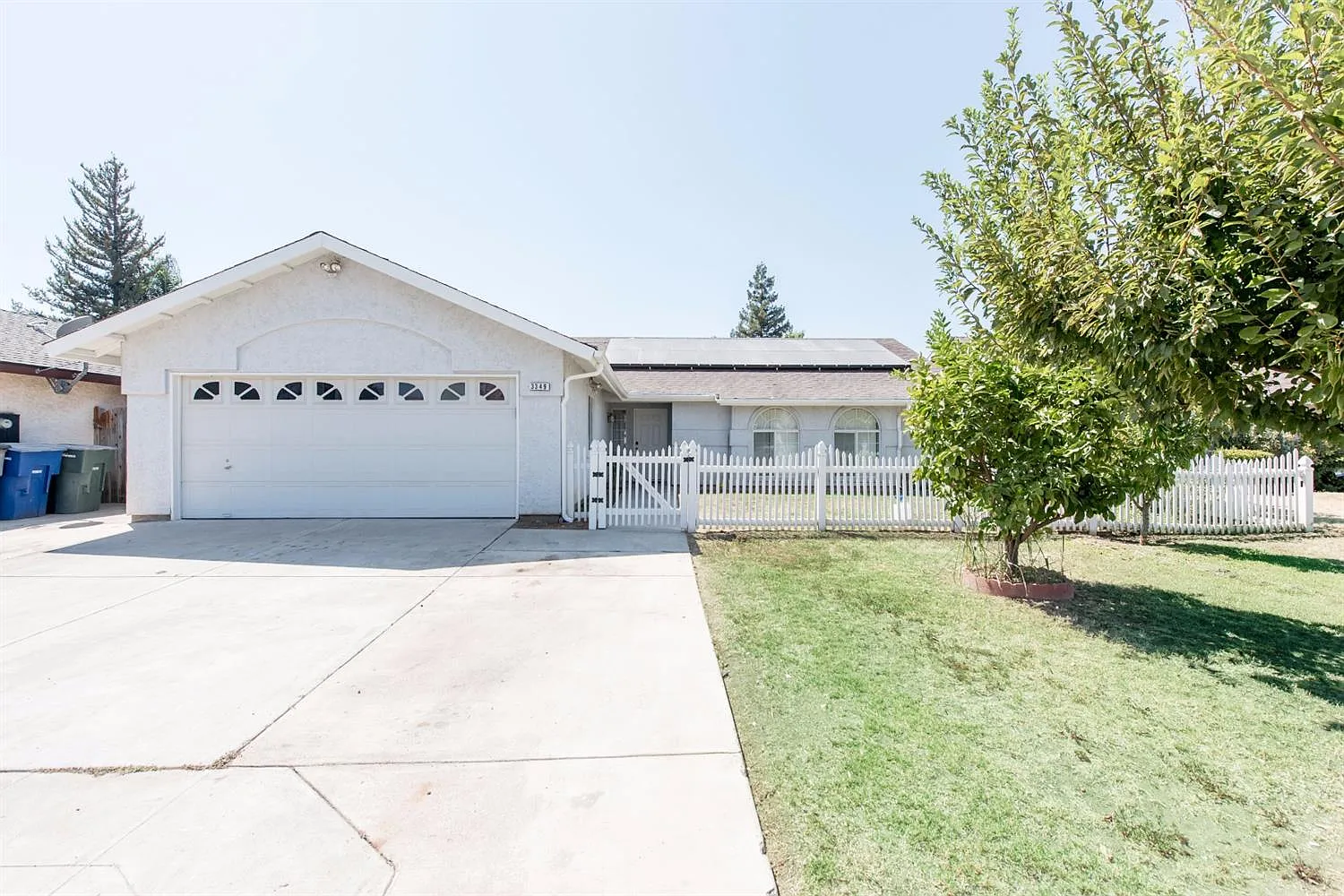 3349 N Forestiere Ave photo 1