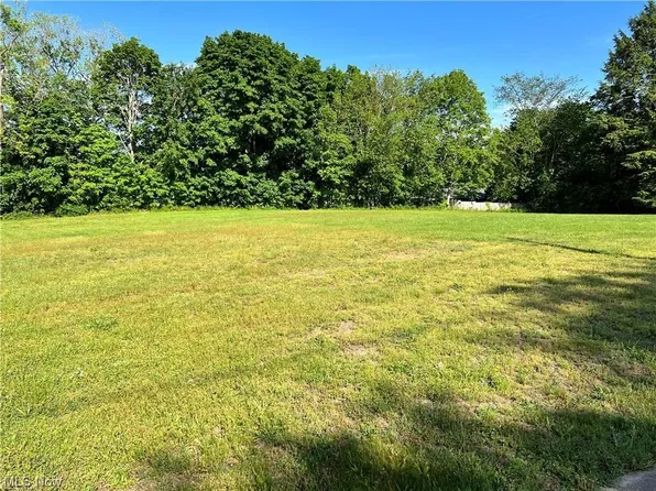 584 Main Usr St #20, Geneva, OH 44041