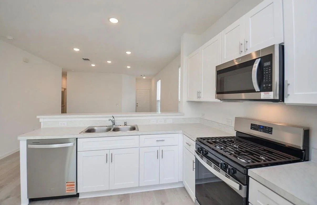 3 bed, 2.0 bath, 1204 sqft, $1,750 — Photo 4