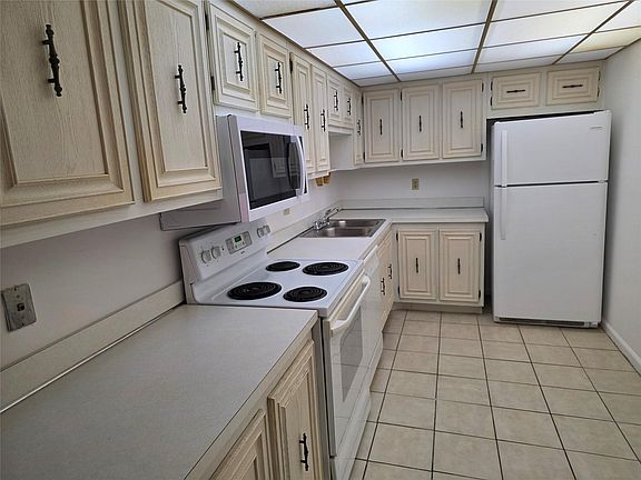 2nd image of 959 SE 2nd Avenue #204
