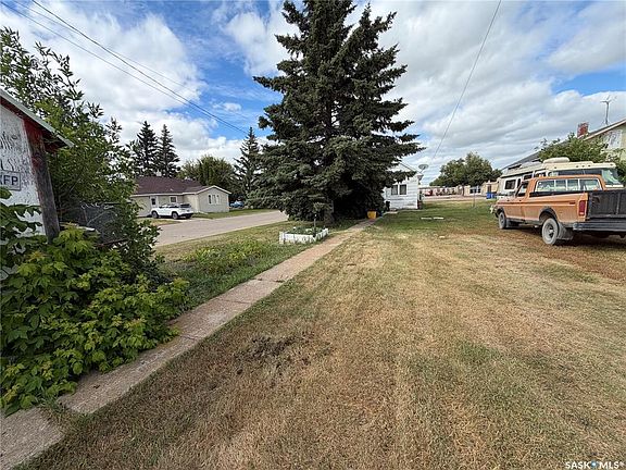 5th image of 277 2nd AVENUE W