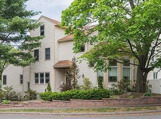 115 Woodledge Rd, Needham, MA 02492