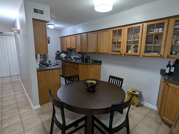 3rd image of 1625 N Windsor Dr #3