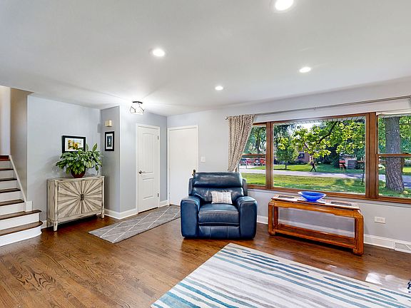 3rd image of 320 N Richmond Ave