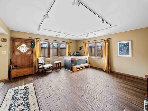 4th image of 1529 Marigold Way