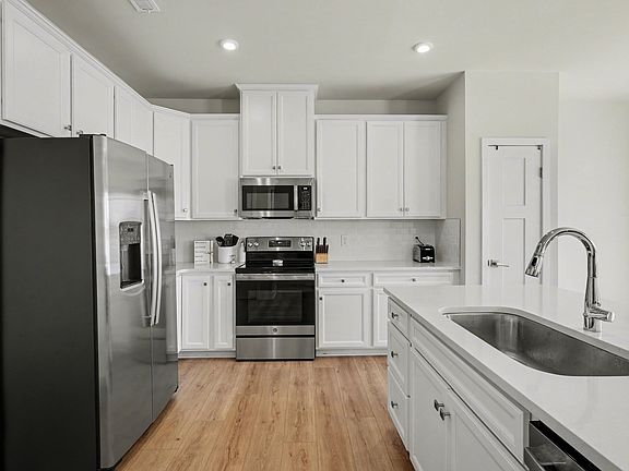 5th image of 1338 Crescent Ridge Dr