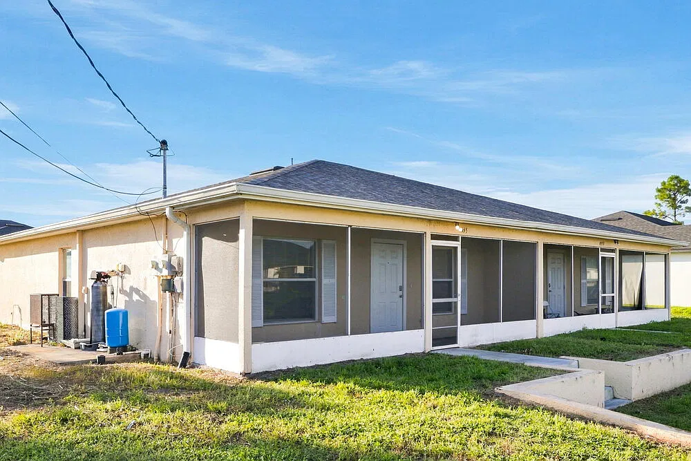 3 bed, 2.0 bath, 1181 sqft, $1,600 — Photo 3