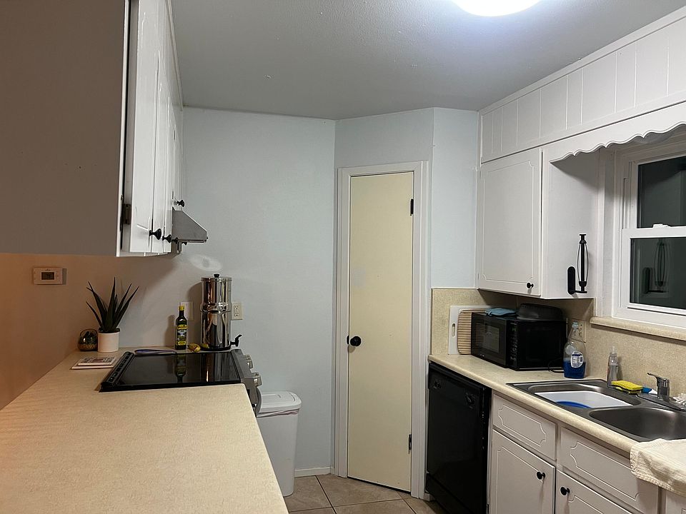 1st image of 3390 Ridgemar Dr