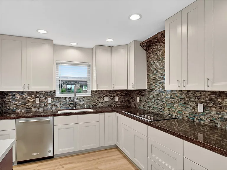 3208 Woodstone Dr — Photo 16