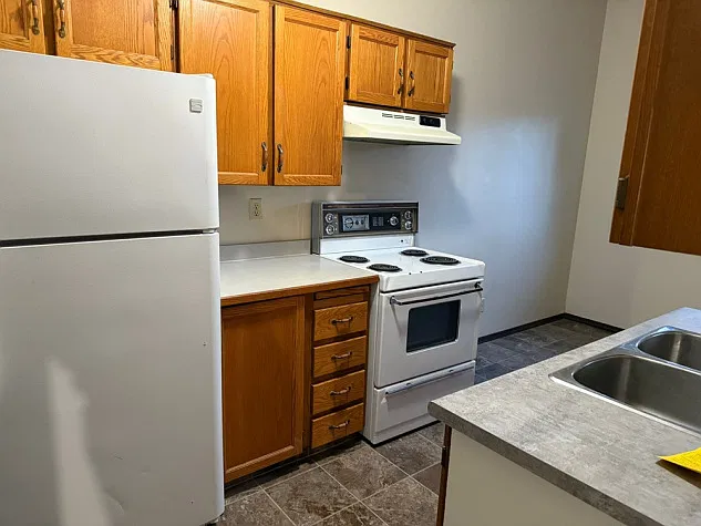 In Suite Laundry! 2 Bedroom 6-Plex in Highland Green!! — Photo 2