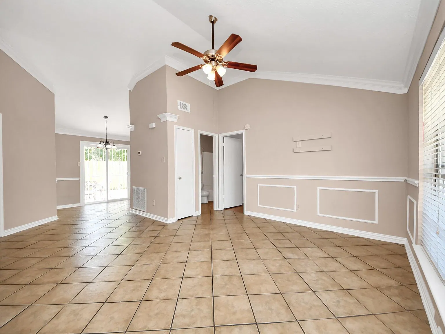 3 bed, 1.5 bath, 988 sqft, $1,700 — Photo 4