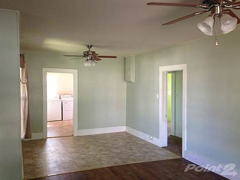 LIVING/DINING AREA