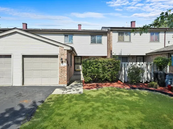 824 Greenbriar Ln, University Park, IL 60484