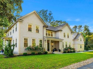26 Toppans Ln, Newburyport, MA 01950