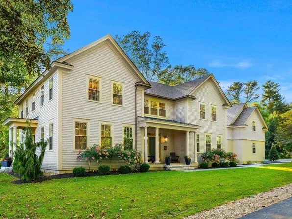 26 Toppans Ln, Newburyport, MA 01950