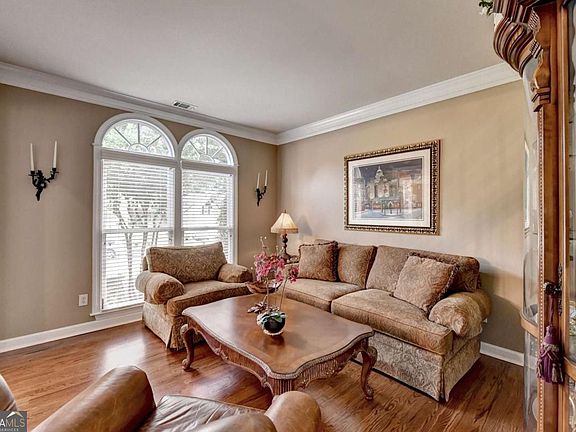 4th image of 655 Rosebury Ln