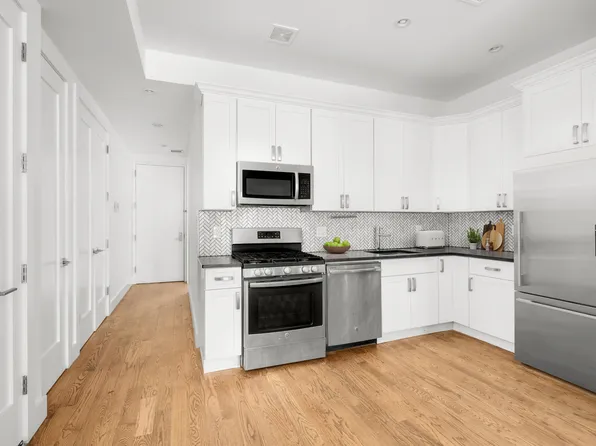 935 Lafayette Avenue image 2 of 13