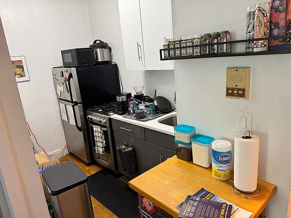 2nd image of 1338 Willoughby Ave APT 3D