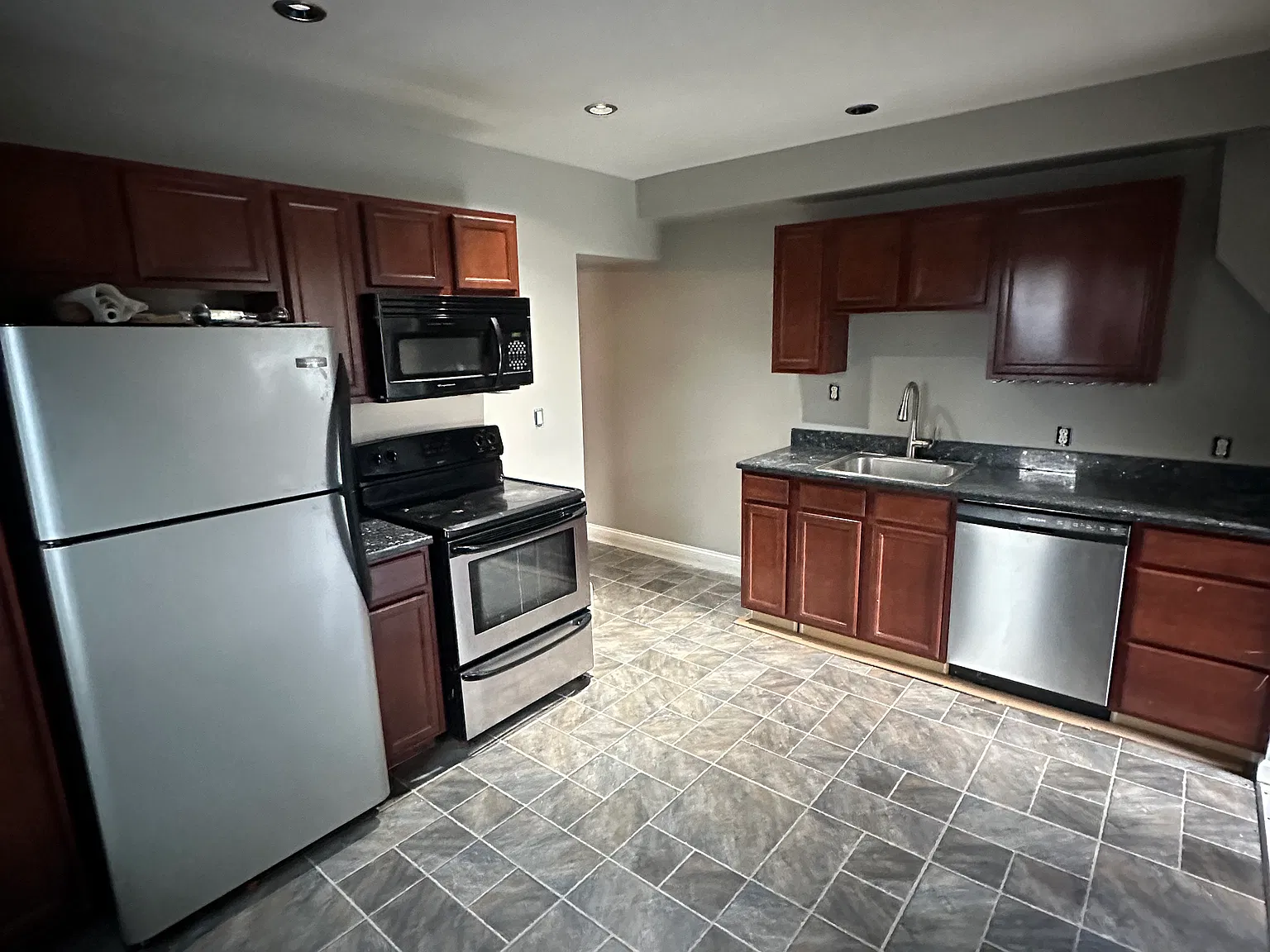 501 S Greenwood Ave — Photo 2