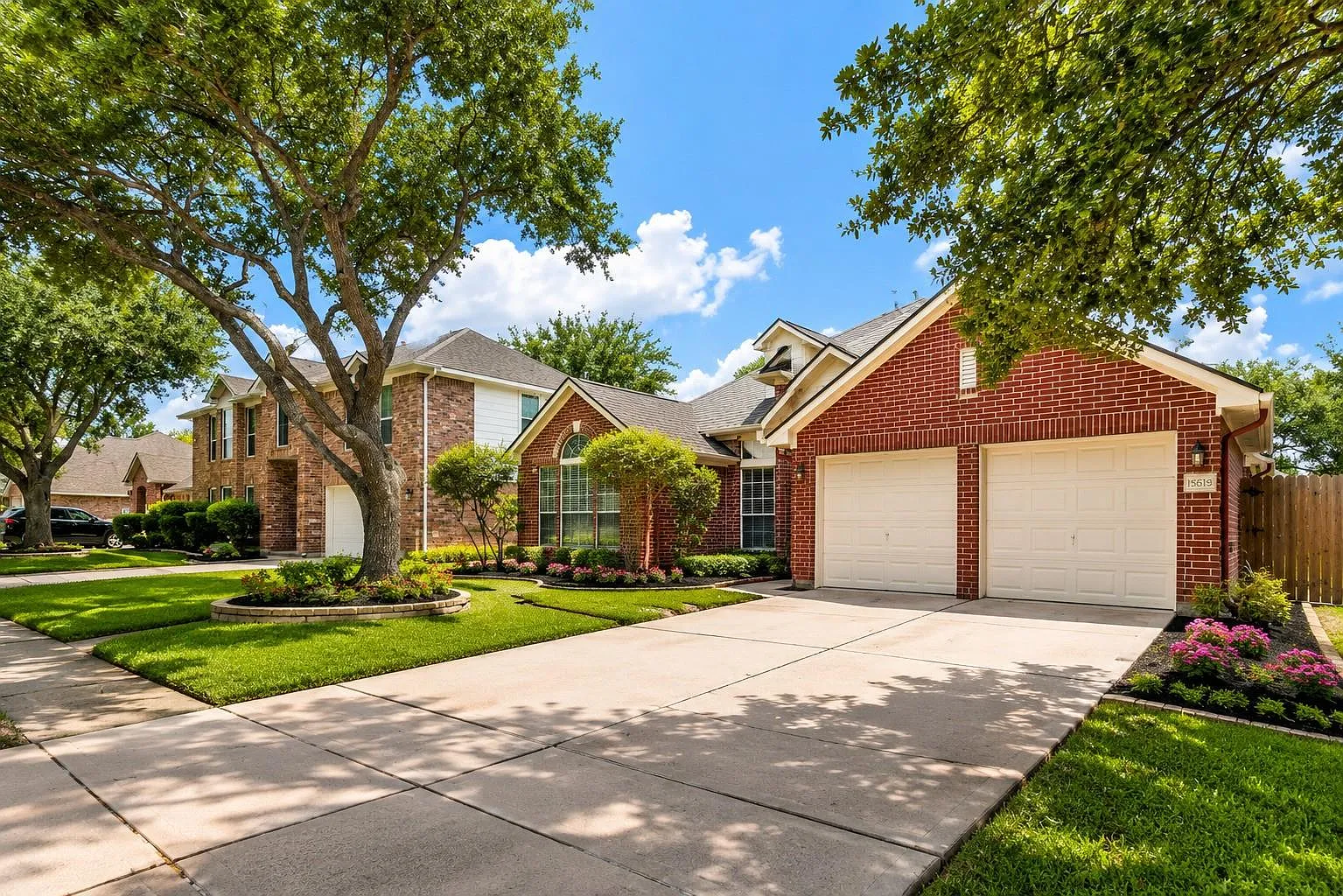 3 bed, 2.0 bath, 2034 sqft, $2,350 — Photo 2