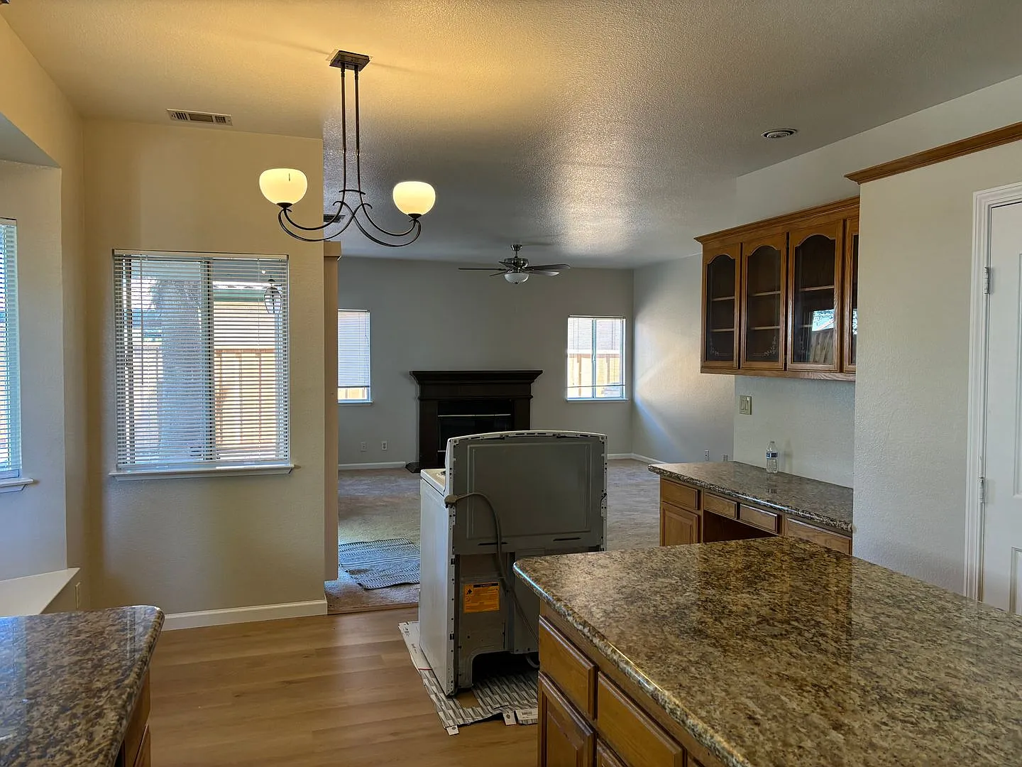 Ideal Antioch 4 Bedrooms And 3 Bathrooms! New Laminate Flooring On Main Level And New Interior Paint — Photo 4