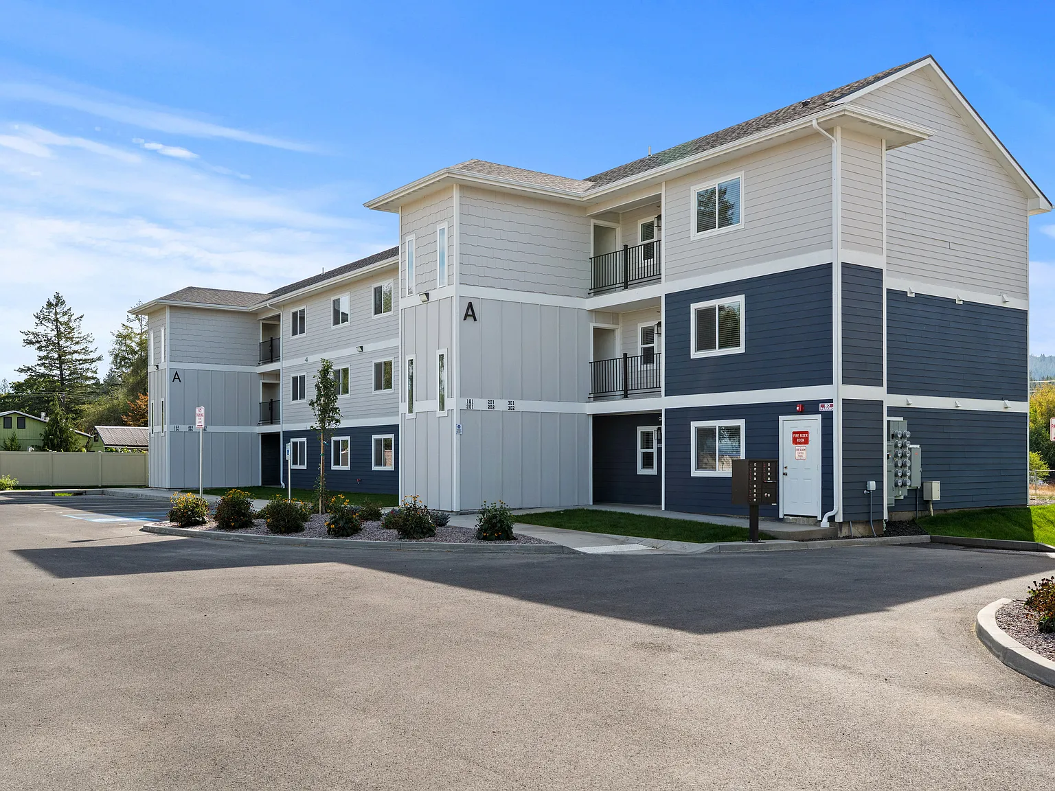 3 bed, 1328 sqft, $1,820 — Photo 2